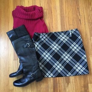 Old Navy wool blend skirt. Size 12.